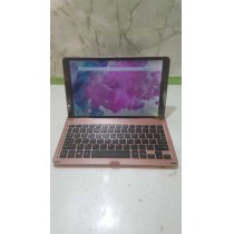 EGL 10.1' 16 GB 1 GB RAM tablet Bluetooth billentyűzettel